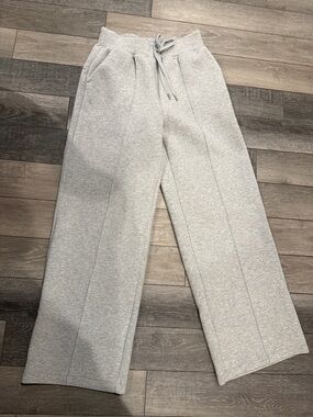 Calia gray scuba wide leg pants. Size small
Woman’s